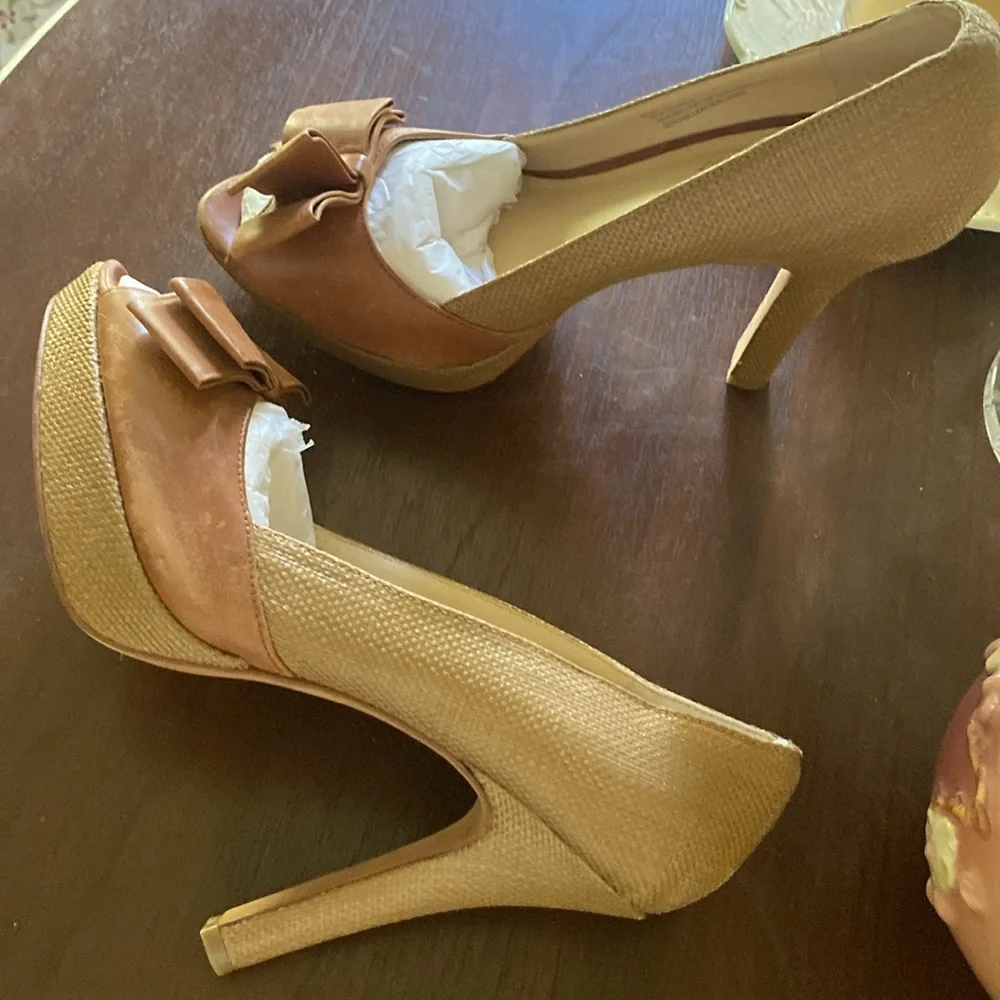 Talbots spring / summer heels. A must have! - Picture 4 of 4
